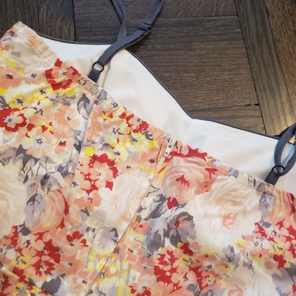 Sun dress flower print, back zip, tulle underskirt, adjustable strap… - Picture 6 of 7